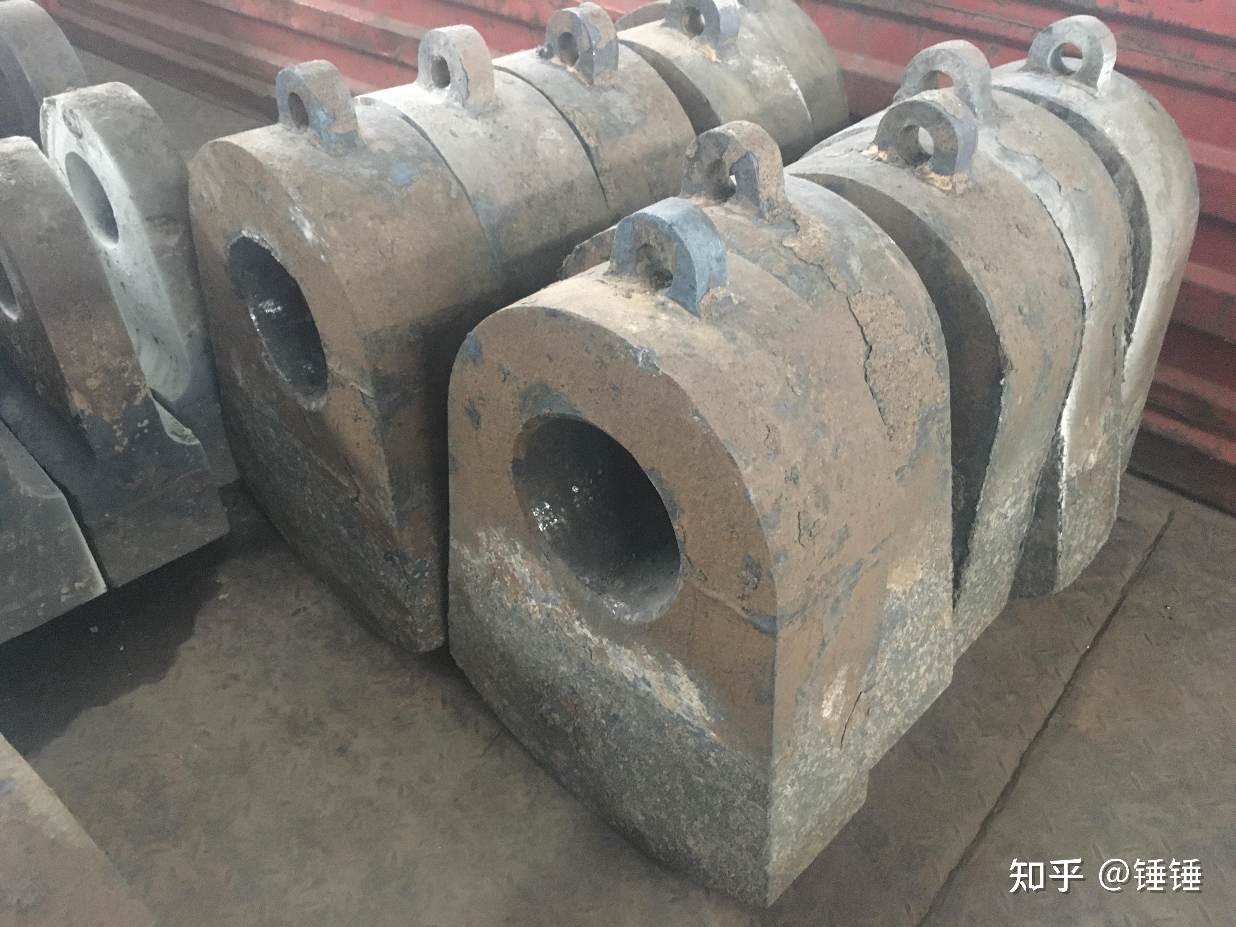 水泥厂破碎机锤头厂家定制的锤头有哪些特点,用到哪些工艺?和钢厂,砖