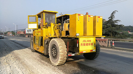 广州破碎机_多锤头破碎机_出租破碎机_租赁路面破碎机_沥青路面热再生_就地热再生_沥青路面就地热再生_水泥路面破碎机_砼路面破碎机_砼路面碎石化_路面碎石化