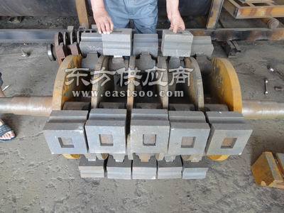 破碎机方形锤头 耐磨破碎机方形锤头 郑州宇工公司图片