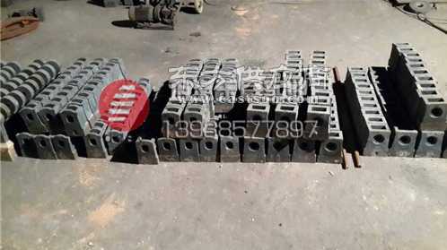 巩义东辰2022破碎机锤头图片